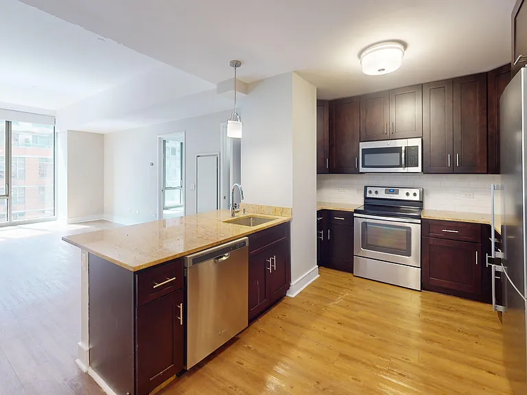 237 E 34th St #501 — Photo 3