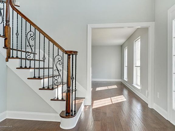 3rd image of 7 Sugar Pine Dr