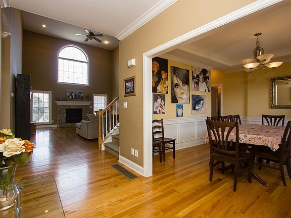 4th image of 320 Carli Ct