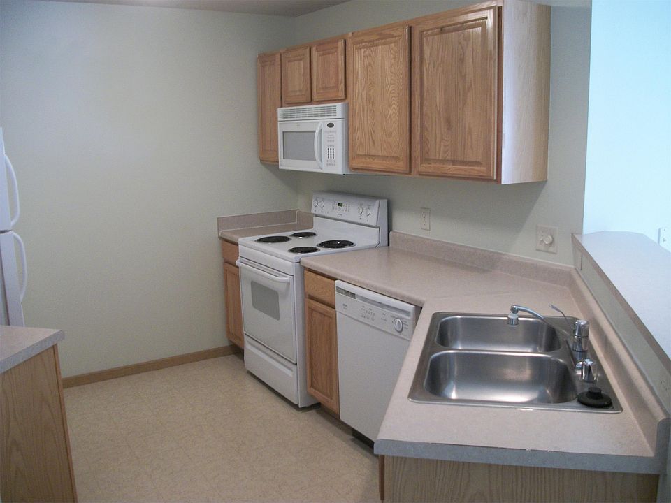 1st image of 302 Prairie Heights Dr APT 111