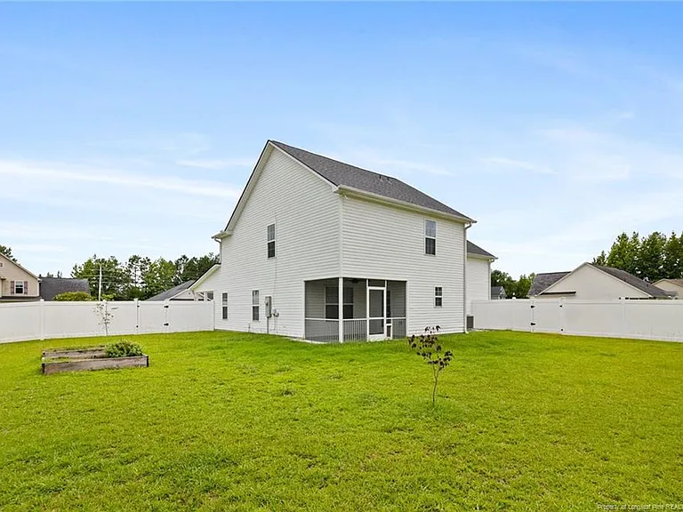 118 Newport Ct — Photo 35