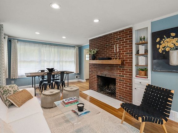 3rd image of 655 Water St