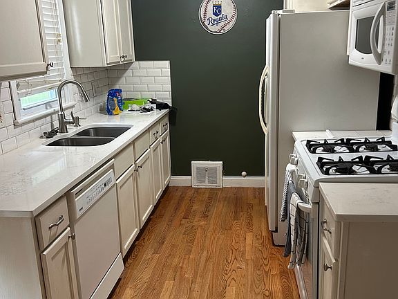 3rd image of 5314 W 71st Ter
