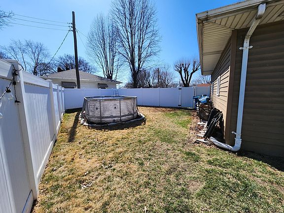 4th image of 3028 Wayne Ave
