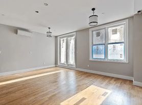 764 E 32nd St, Brooklyn, NY