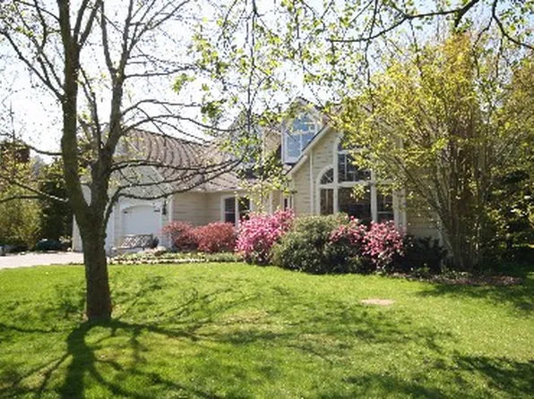 https://photos.zillowstatic.com/fp/9c56ce199a917761c8052bcb926b9319-p_e.webp