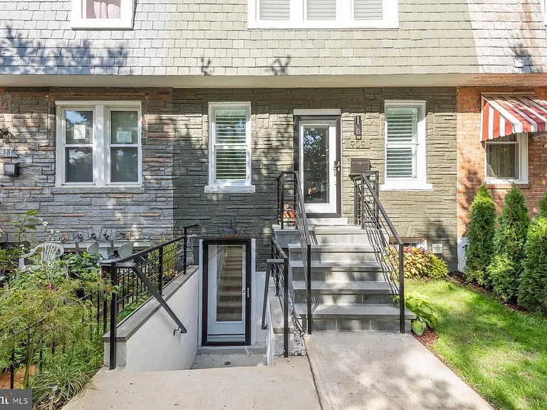909 Delafield Pl NW #B — Photo 15