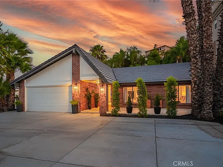 22207 Vacation Dr — Photo 1