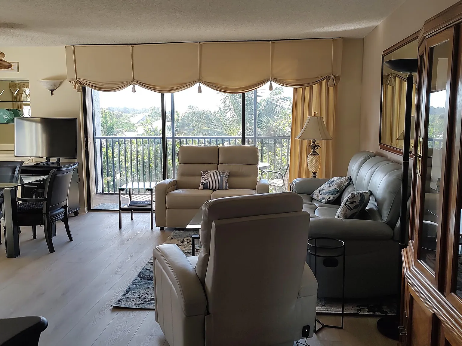 2 bed, 2.0 bath, 1183 sqft, $2,600 — Photo 3