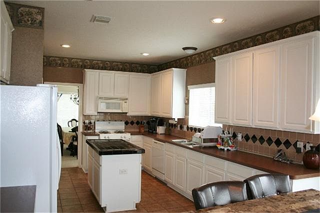 Wonderful large kitchen with an island.