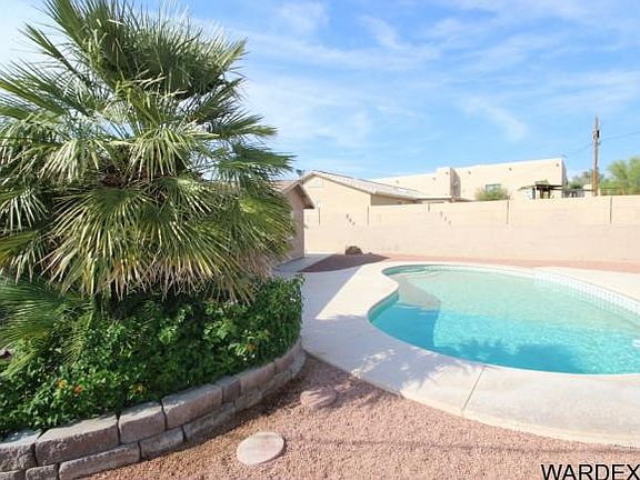 4th image of 3950 Montezuma Dr