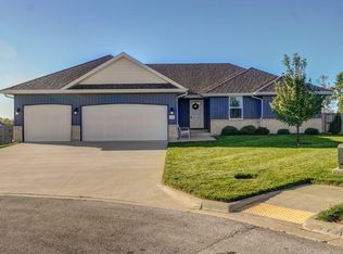 1636 N Pinnacle Ave, Nixa, MO 65714