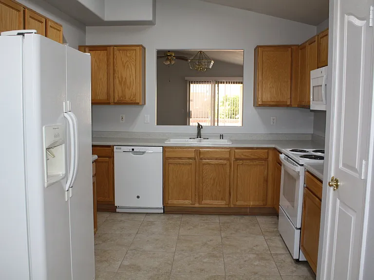 13232 W Desert Ln — Photo 9