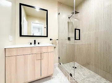 707 E Tujunga Ave #B — Photo 17