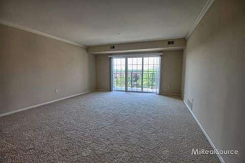 4th image of 2220 Country Club Dr