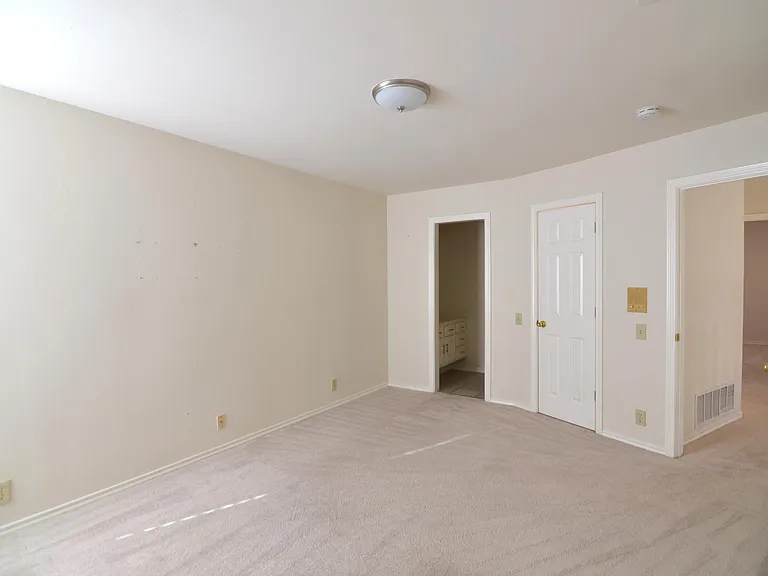 7000 Ivory Ct — Photo 14