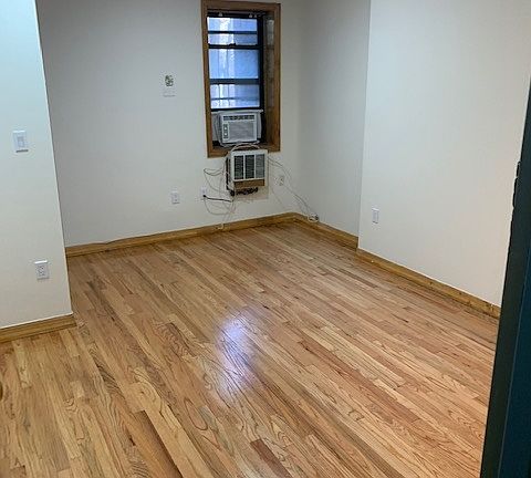 4th image of 126 E 7th St #33BI