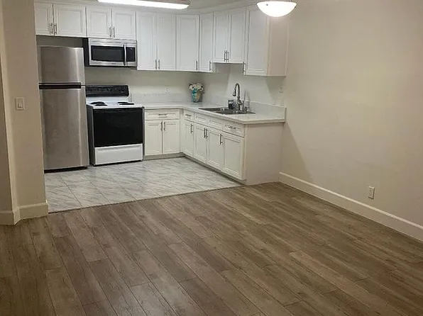 6815 Remmet Ave Unit 109, Canoga Park, CA 91303