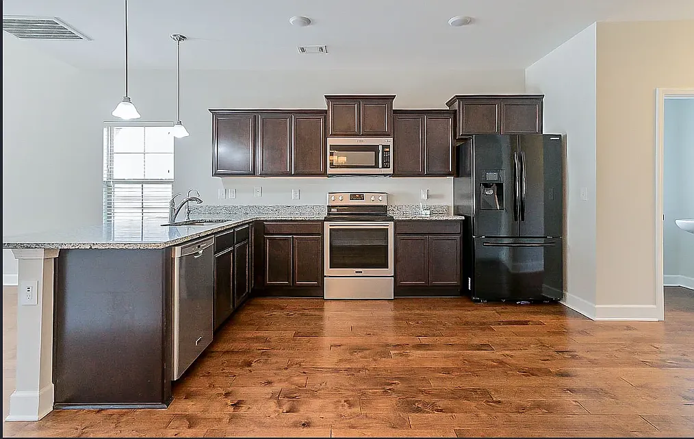 3 bed, 2.5 bath, 1693 sqft, $2,200 — Photo 3