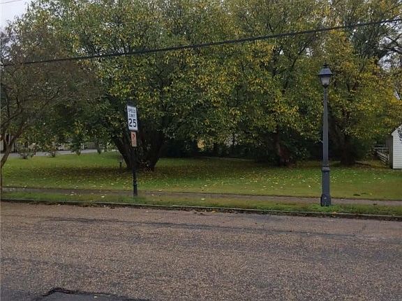 2nd image of 502 Grove Ave
