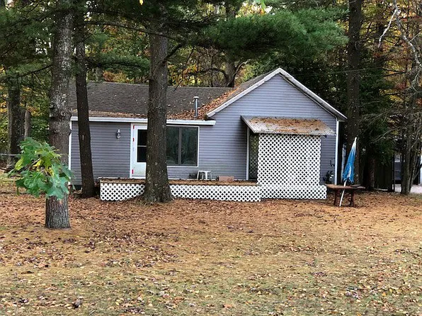 907 Park St, Pentwater, MI 49449