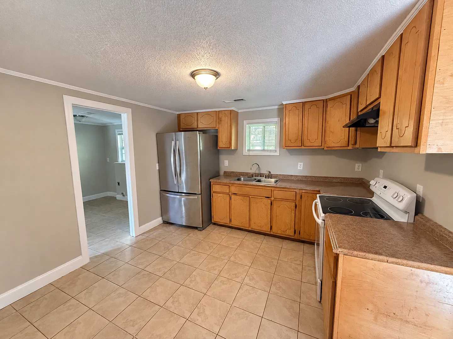 Three bedroom, 1 bath house in Burlington — Photo 4