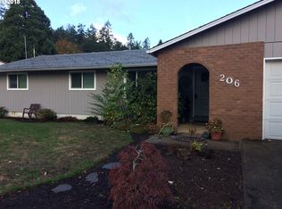 206 Porter St, Silverton, OR 97381