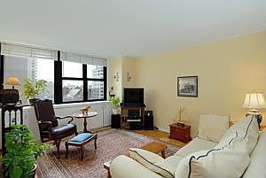 4th image of 130 E 18th St APT 12R