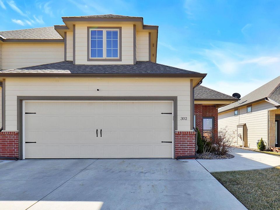 1st image of 818 McCloud Cir Unit 302