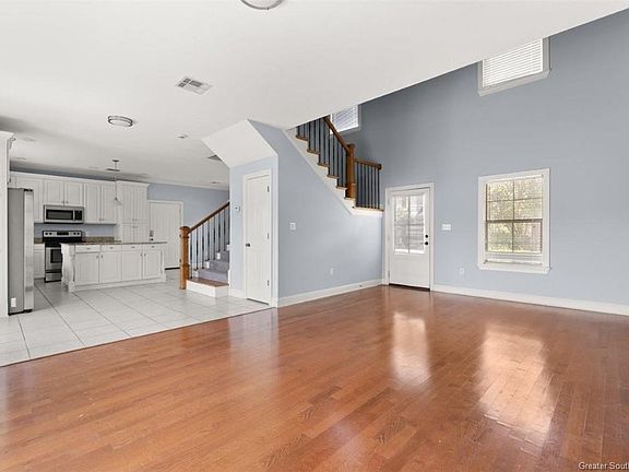4th image of 1001 W Sallier St