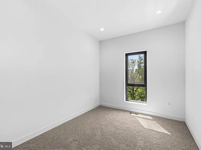2532 Elvans Rd SE — Photo 38