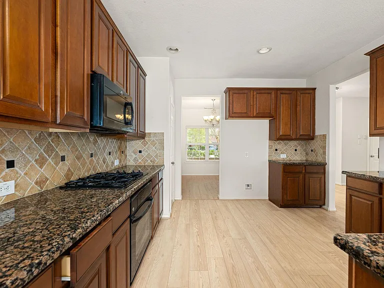21426 Venture Park Dr — Photo 14