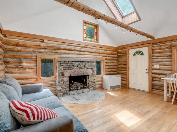9 Jade Ln #A, Cape Neddick, ME 03902