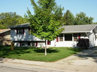 139 Robin Hill Dr, Naperville, IL 60540