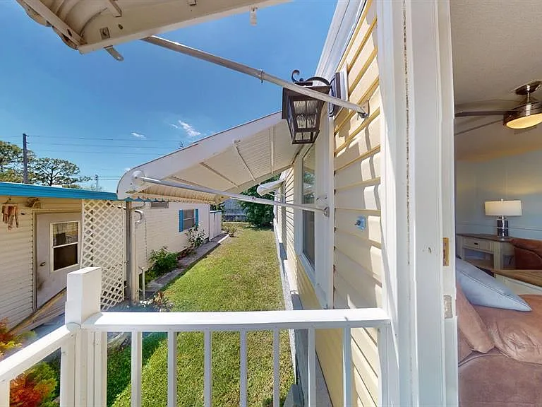 10728 Poplar St NE — Photo 6