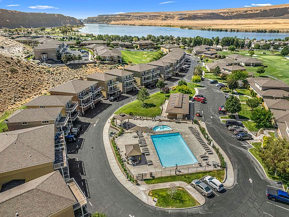 Resort-style pool and spa area, offering serene views and vibrant community amenitites