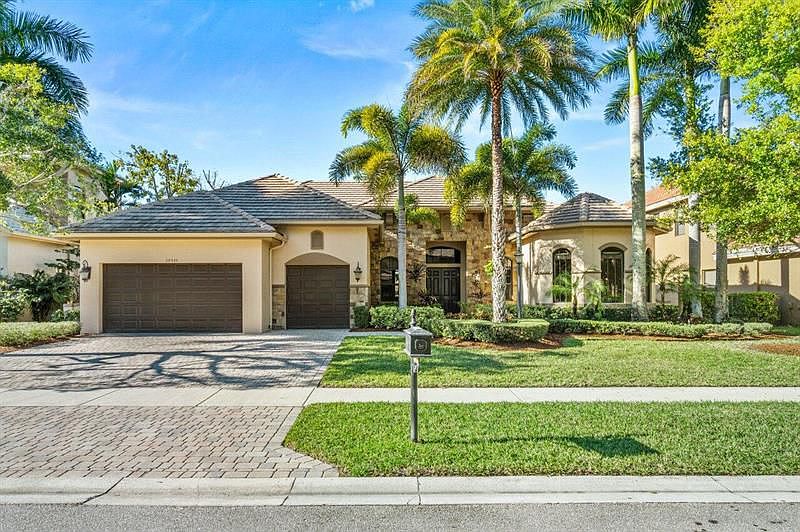 1st image of 10535 Versailles Blvd
