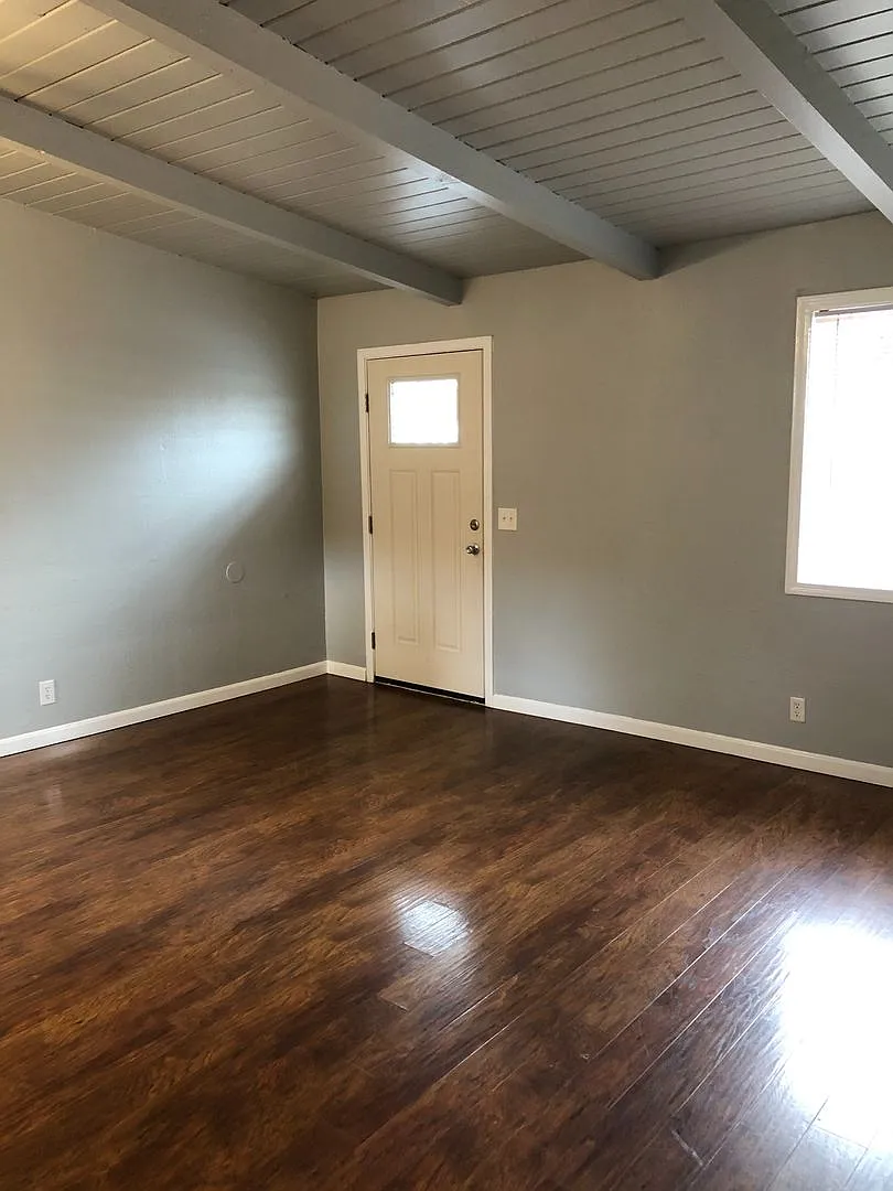 Wedgewood Apartments — Photo 4