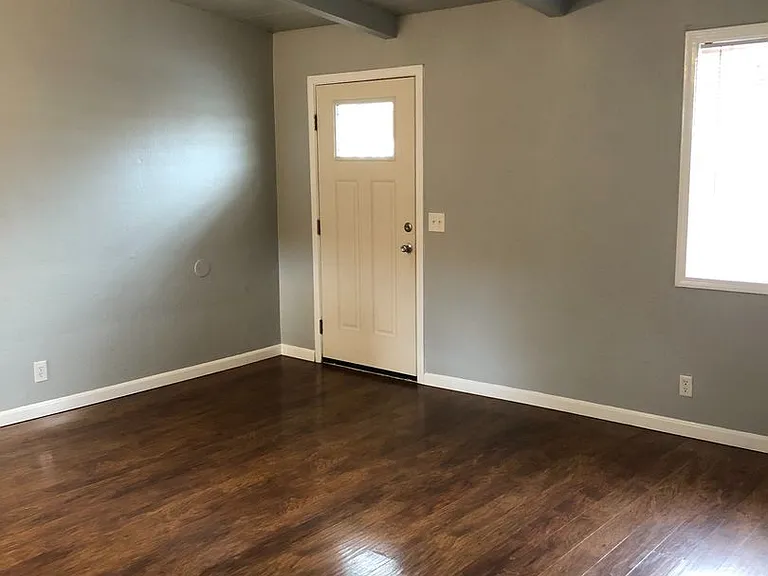 825 Waverly Dr SE — Photo 4