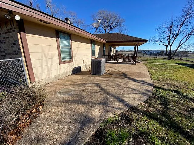 2626 FM 972 — Photo 29