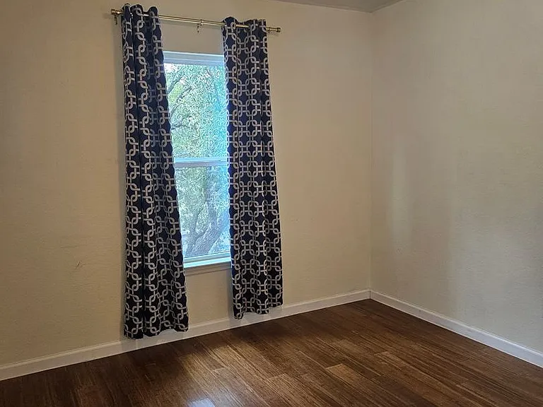 13400 Coomes Dr — Photo 22