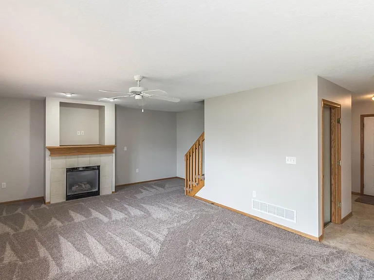 340 NE Carefree Ln — Photo 3