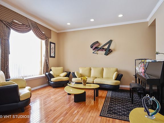 5th image of 341 E Colonial Dr