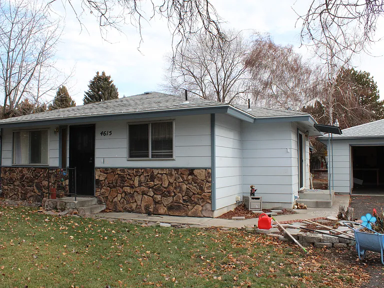 4615 Maplewood Ct — Photo 1