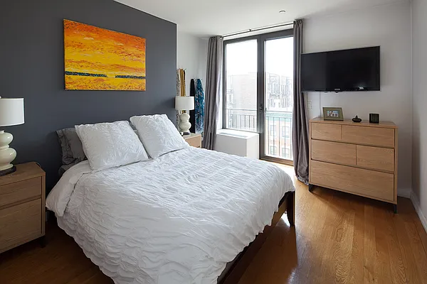 Sold by Modern Spaces | media 3