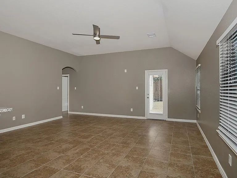 9606 Arched Oak Dr — Photo 10