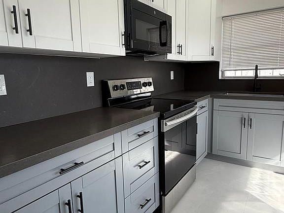 5th image of 1054-1058 SW 2nd St