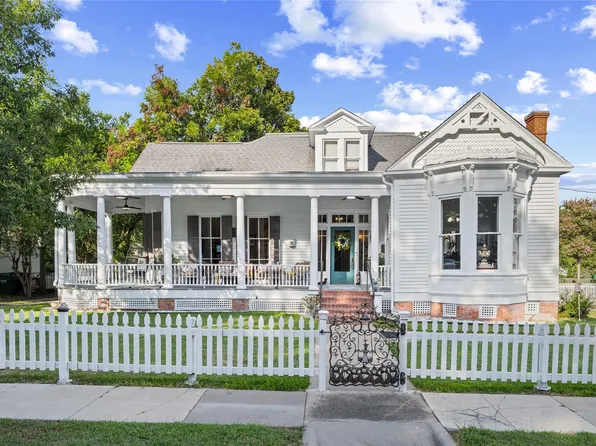 905 S Day St, Brenham, TX 77833