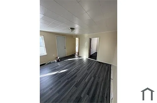 93 Campbell St Photo 1