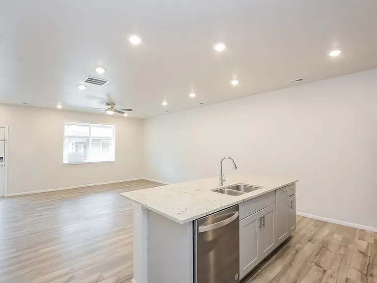 13971 Vispo Way — Photo 9